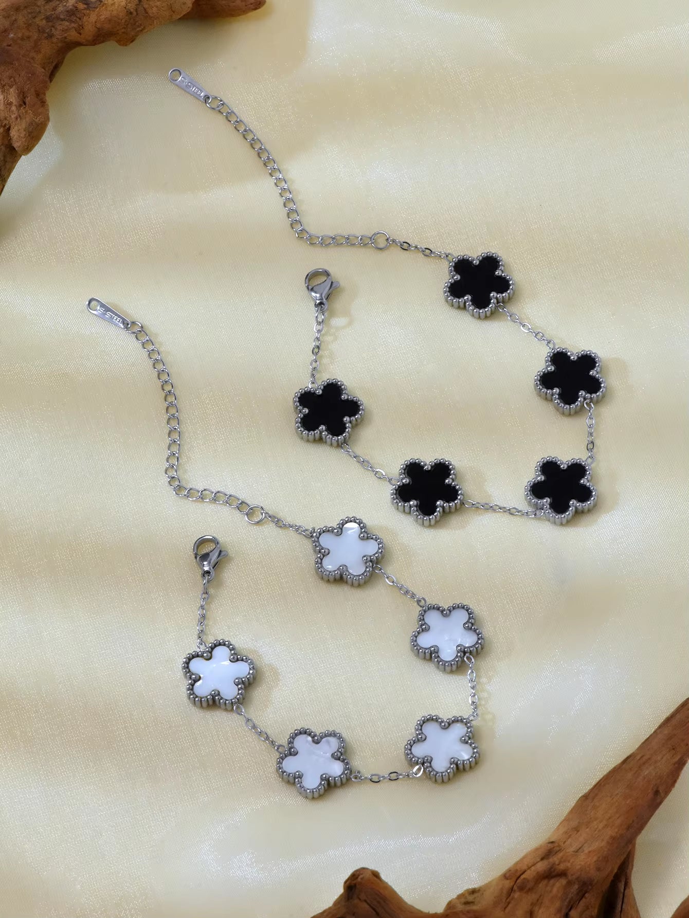 1 Piece Light Luxury Lucky Stainless Steel Five Flower Bracelet for Women'S Daily Commuter Accessories, Clover Jewelry Bracelet